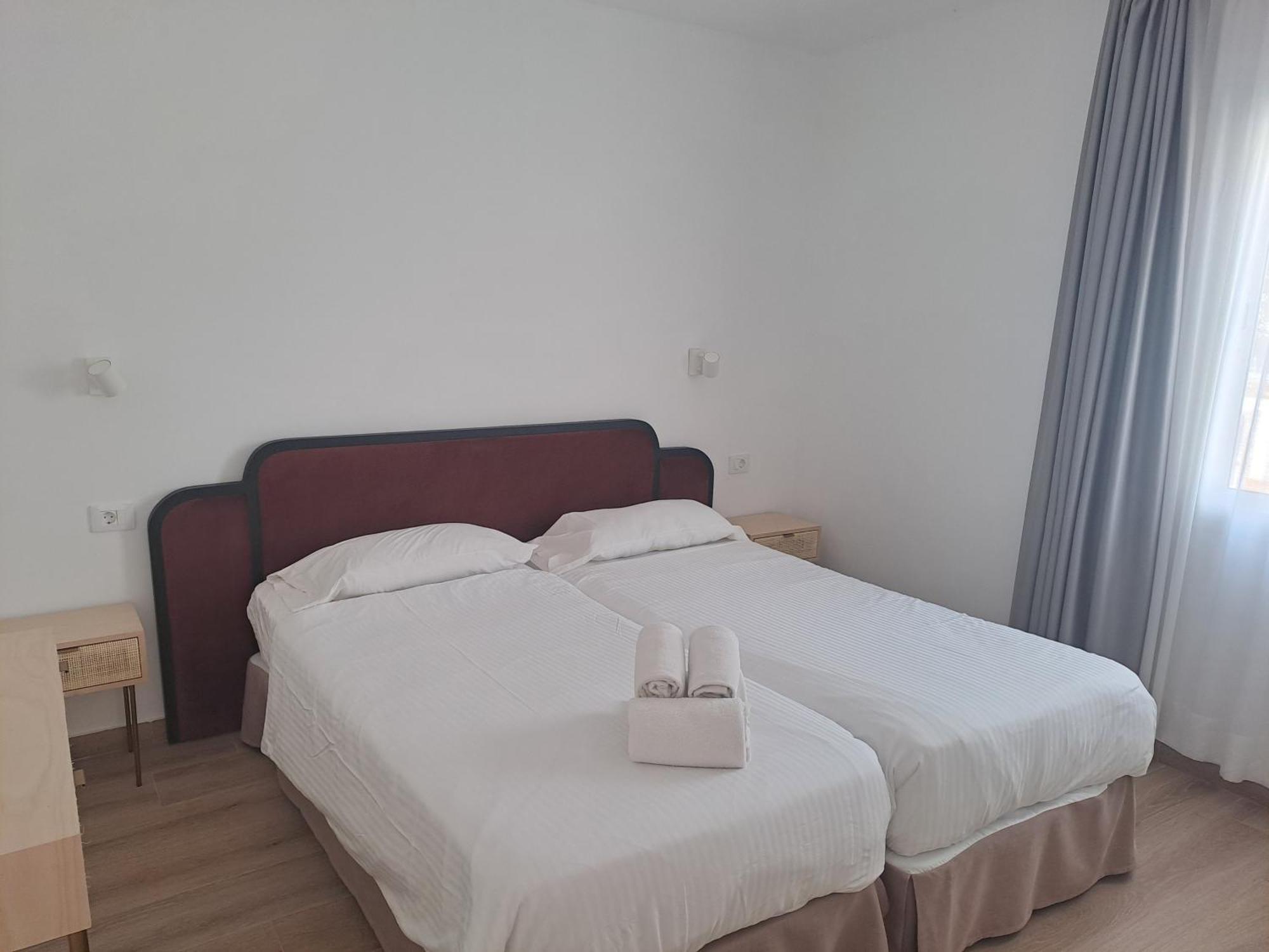 Homeforguest Apartamento Con Terraza Y Piscina En קורלחו מראה חיצוני תמונה