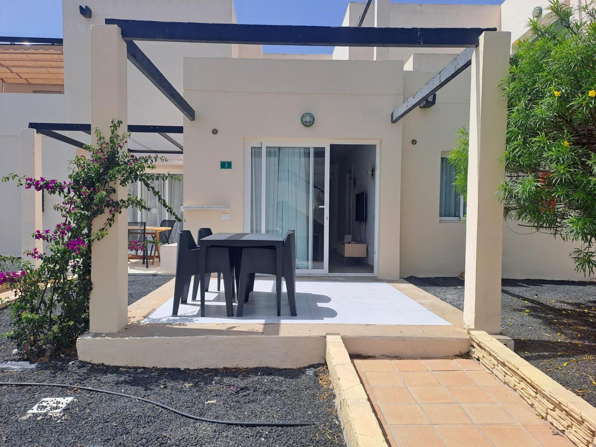 Homeforguest Apartamento Con Terraza Y Piscina En קורלחו מראה חיצוני תמונה