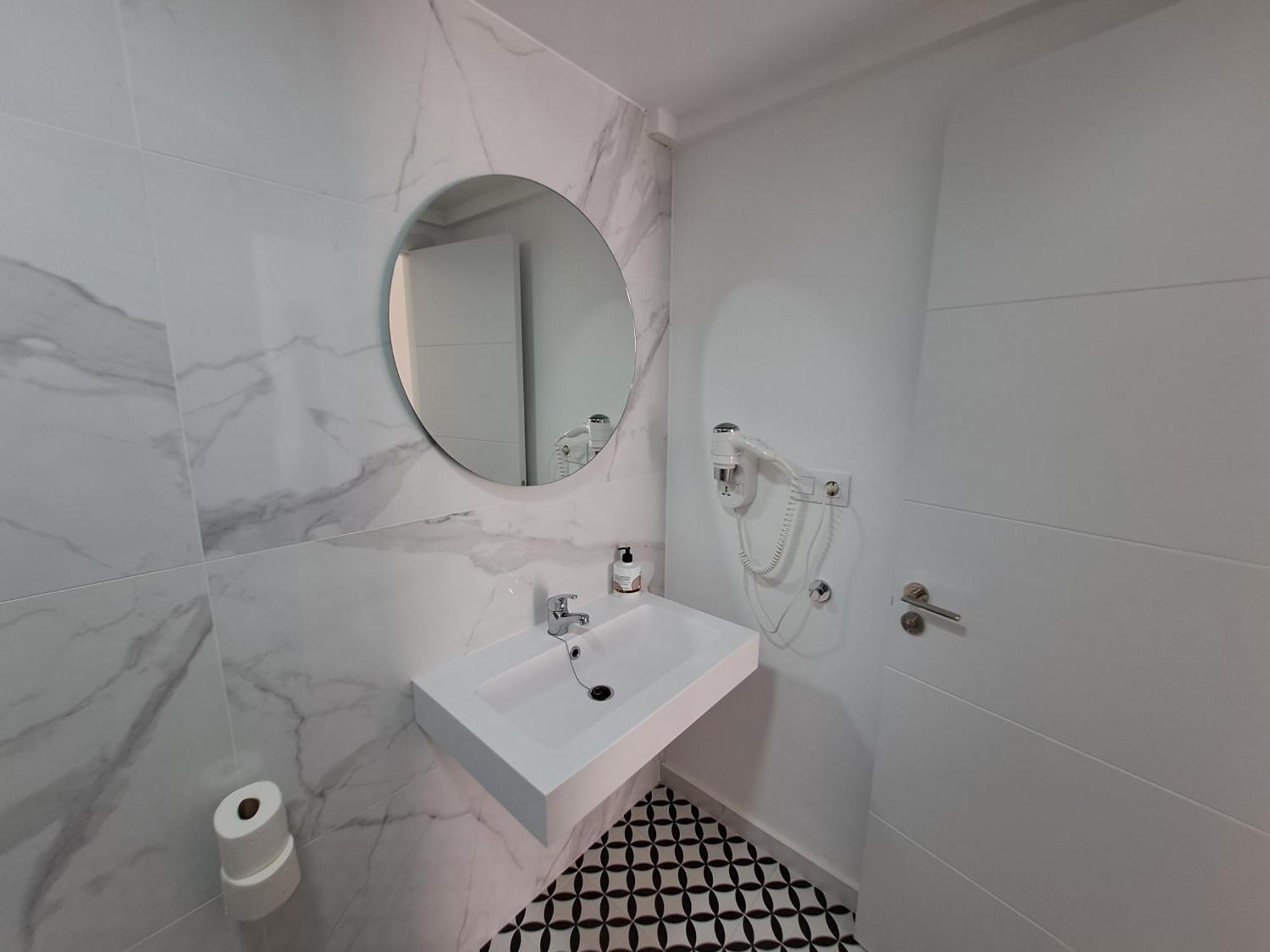 Homeforguest Apartamento Con Terraza Y Piscina En קורלחו מראה חיצוני תמונה