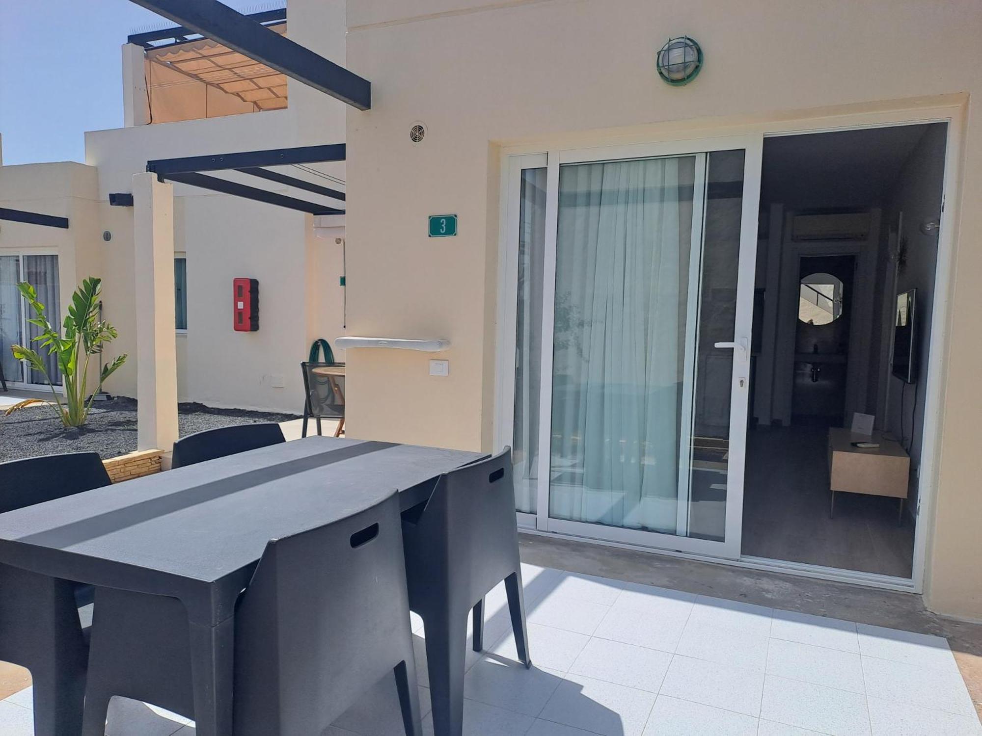 Homeforguest Apartamento Con Terraza Y Piscina En קורלחו מראה חיצוני תמונה