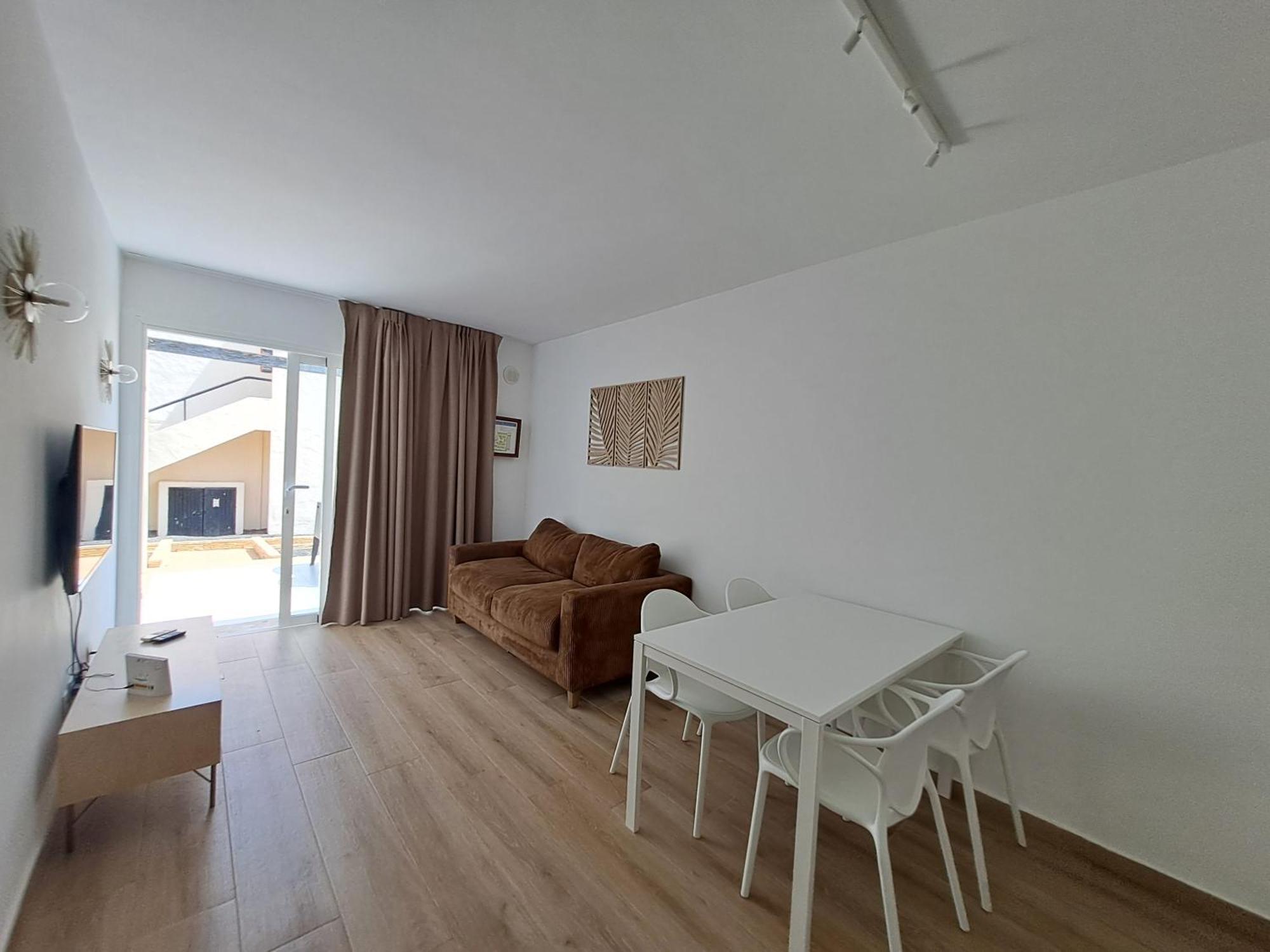 Homeforguest Apartamento Con Terraza Y Piscina En קורלחו מראה חיצוני תמונה