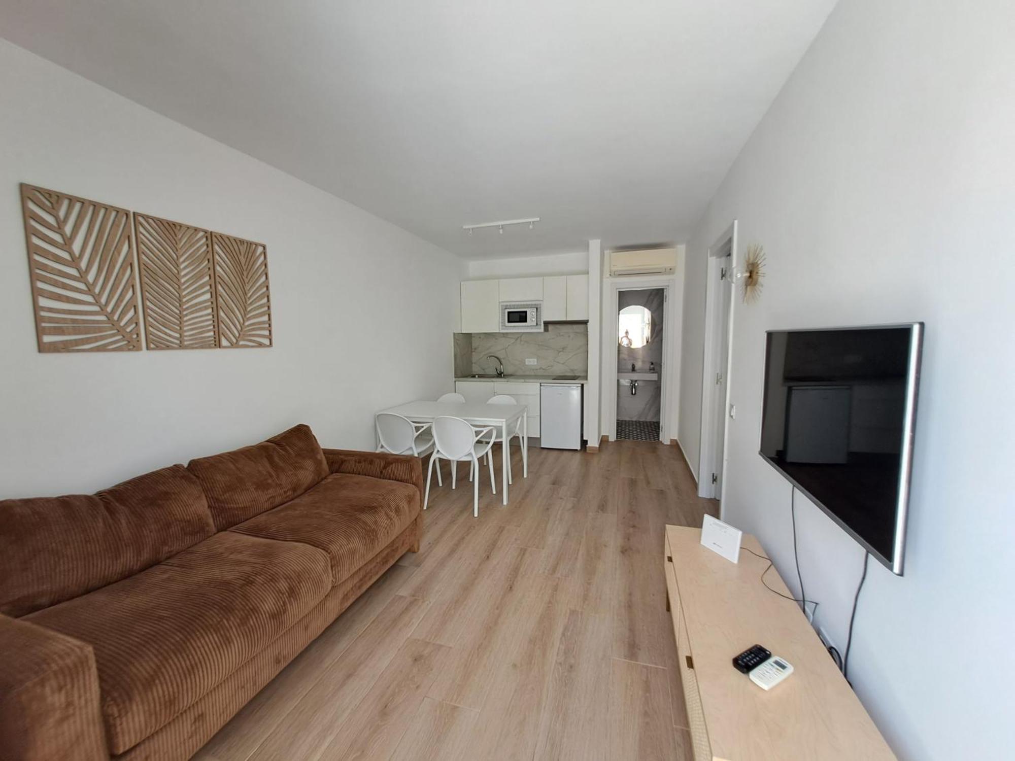 Homeforguest Apartamento Con Terraza Y Piscina En קורלחו מראה חיצוני תמונה
