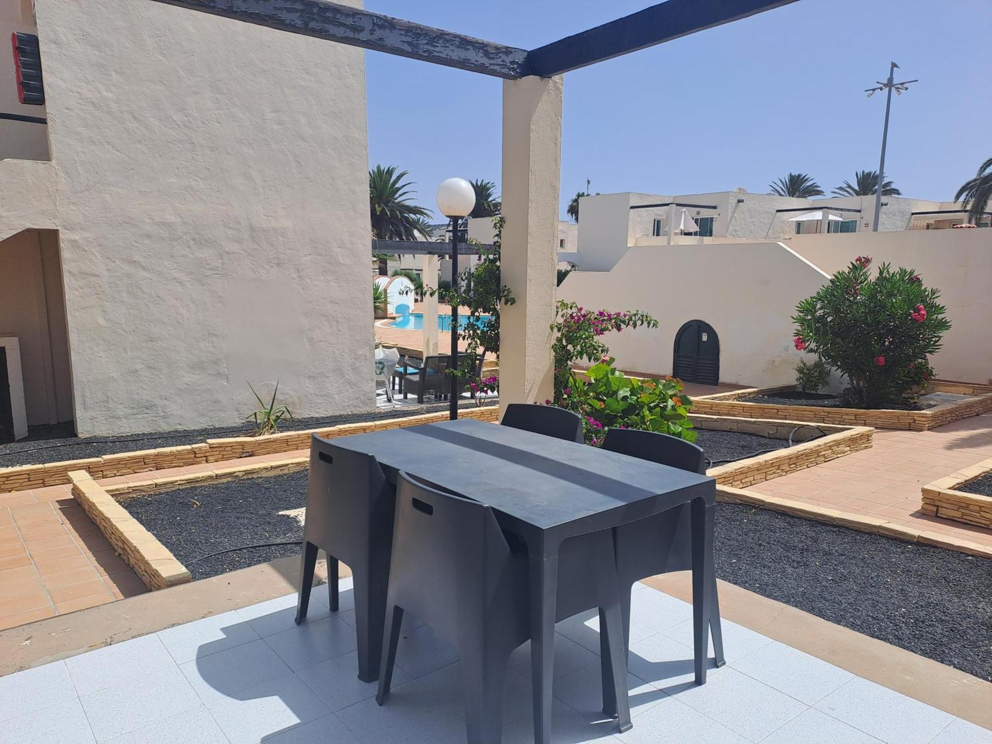 Homeforguest Apartamento Con Terraza Y Piscina En קורלחו מראה חיצוני תמונה