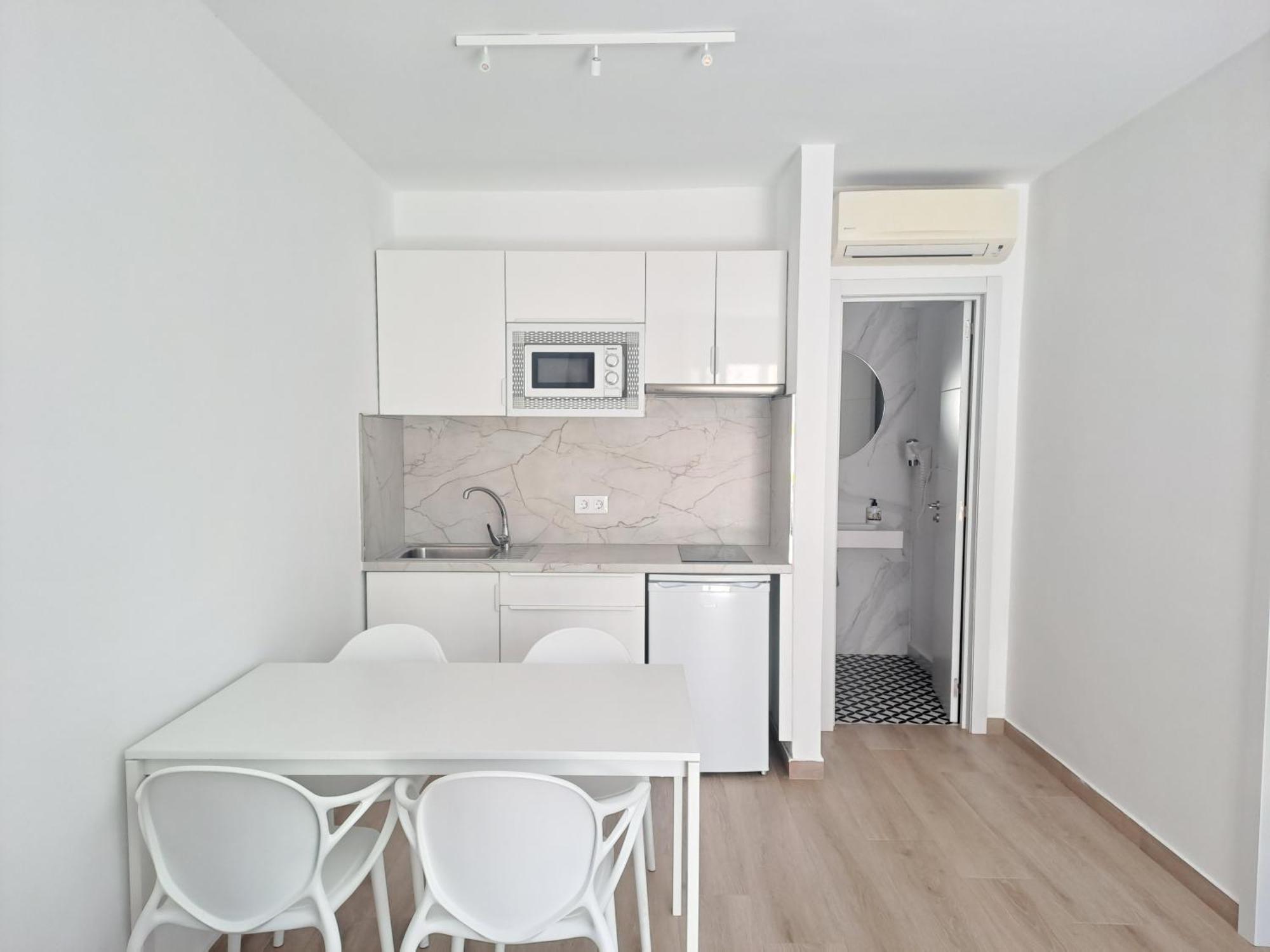 Homeforguest Apartamento Con Terraza Y Piscina En קורלחו מראה חיצוני תמונה