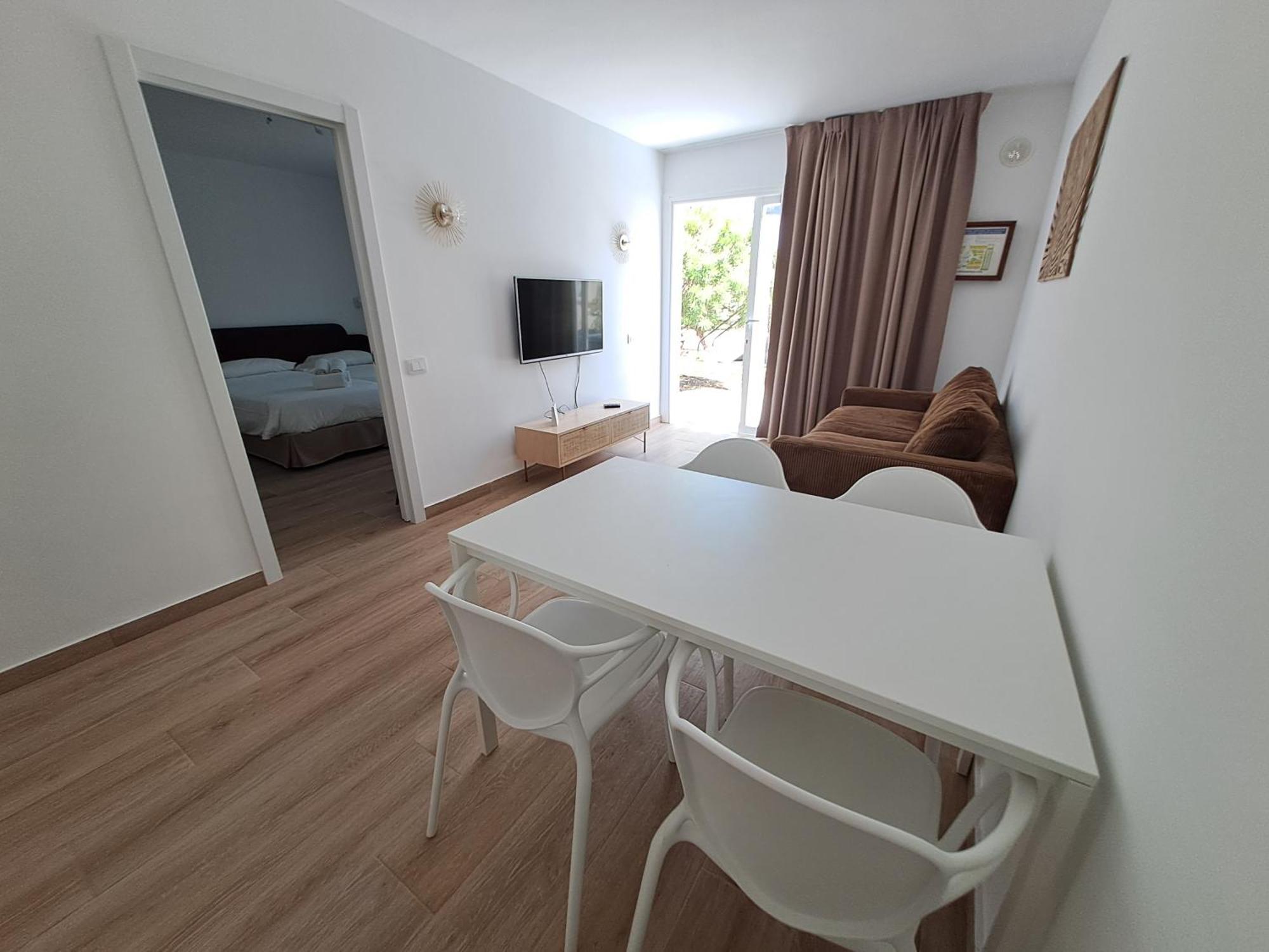 Homeforguest Apartamento Con Terraza Y Piscina En קורלחו מראה חיצוני תמונה