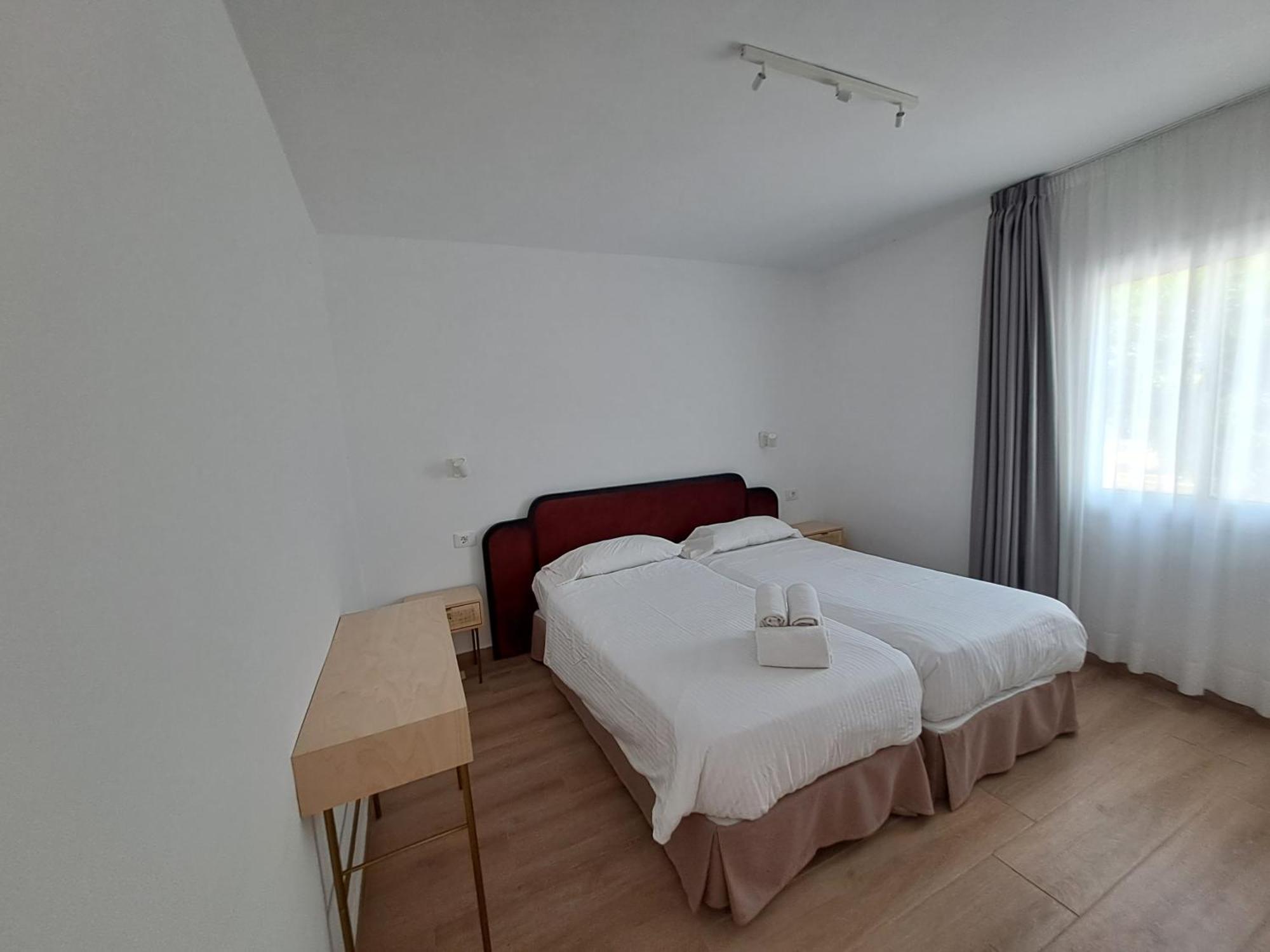 Homeforguest Apartamento Con Terraza Y Piscina En קורלחו מראה חיצוני תמונה