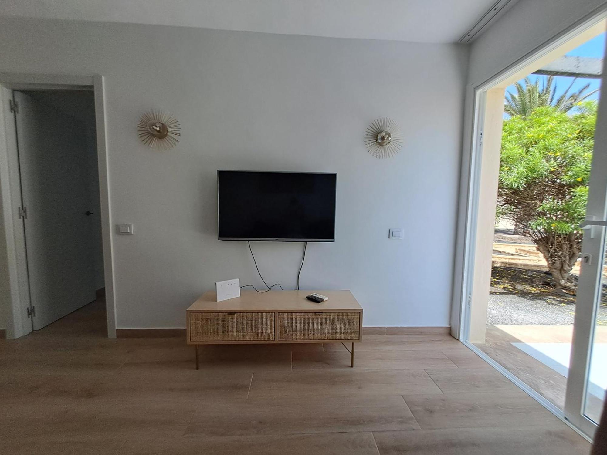 Homeforguest Apartamento Con Terraza Y Piscina En קורלחו מראה חיצוני תמונה